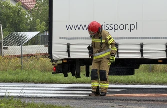Groźny wpadek na Wolborskiej. Droga w Meszczach całkowicie zablokowana