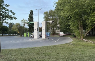 Mężczyzna został porażony prądem na stacji ładowania autobusów w Piotrkowie. 30-latek trafił do szpitala