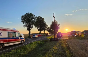 Koszmarny wypadek niedaleko Sulejowa. Nie żyje dwoje dzieci w wieku 9 i 11 lat DK74 zablokowana