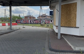 Dlaczego w Sulejowie wciąż nie powstała nowa stacja paliw Odwołania mieszkańców trafiły do wojewody a kierowcy od miesięcy muszą tankować poza miastem
