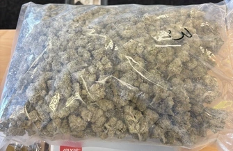 KAS przejęła przesyłki zawierające ponad 15 kg narkotyków leki nielegalne wyroby akcyzowe i gotówkę
