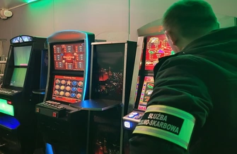 Nielegalny hazard zlikwidowany w Piotrkowie. KAS zabezpieczyła automaty i gotówkę