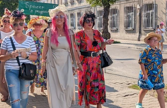 Spacer z Przyjaciółką i odsłonięcie Ławeczki Przyjaźni. Nowe miejsce spotkań w Piotrkowie