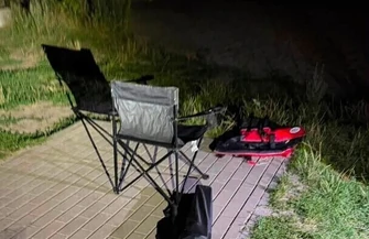 Trwają poszukiwania nad Zalewem Sulejowskim. Na brzegu znaleziono rzeczy