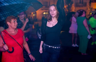 Kolejna potańcówka w Rynku Trybunalskim. Tłumy mieszkańców świetnie bawiły się z DJ-em Yugii