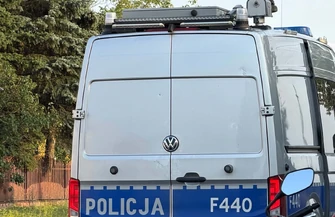 Samochód wpadł do Bugaju a kierowca wyskoczył z jadącego pojazdu. Niebezpieczne zdarzenie przy Wierzejskiej
