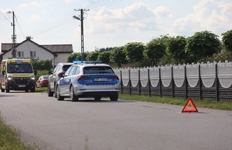 41-latek i 6-letnia dziewczynka ranni w wypadku w Papieżach. Motocyklista trafił do szpitala śmigłowcem LPR
