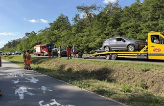 Zderzenie dwóch Volkswagenów na DK12. Jedna osoba trafiła do szpitala