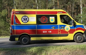 Zderzenie dwóch Volkswagenów na DK12. Jedna osoba trafiła do szpitala