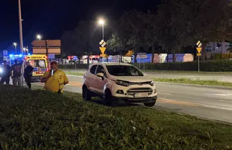 Chcieli zatrzymać obywatelsko wybili szybę a on staranował auto i uciekł przez stację. Sceny jak z filmu akcji w Al. Sikorskiego w Piotrkowie