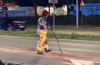 Chcieli zatrzymać obywatelsko wybili szybę a on staranował auto i uciekł przez stację. Sceny jak z filmu akcji w Al. Sikorskiego w Piotrkowie
