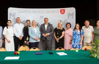 Ponad 431 tys. zł wsparcia dla Gminy Czarnocin. Podpisano umowy na kolejne inwestycje i projekty społeczne