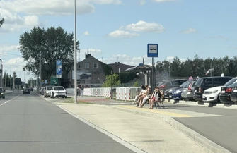 Za mała wiata przy przychodni Adam Bak wyjaśnia dlaczego nie mogła być większa