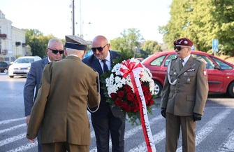 Święto Wojska Polskiego w Piotrkowie. Delegacje złożyły kwiaty pod pomnikiem Nieznanego Żołnierza