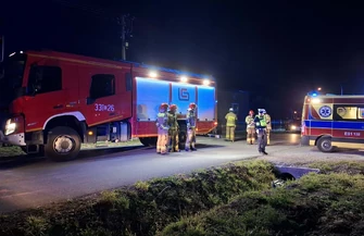 Groźny wypadek z udziałem quada w Papieżach pod Piotrkowem. Pojazd przygniotł kierującego. Mężczyzna jest w ciężkim stanie