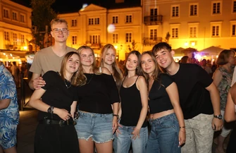Kolejna potańcówka na piotrkowskim Rynku. Mieszkańcy znów ruszyli na parkiet ZDJĘCIA