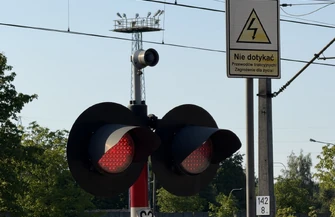 PKP PLK inwestuje w bezpieczeństwo na przejeździe kolejowo-drogowym w Piotrkowie