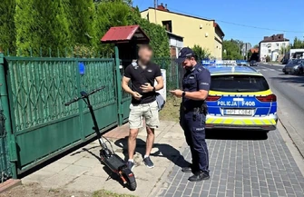 Policja kontroluje rowerzystów i użytkowników hulajnóg w Piotrkowie