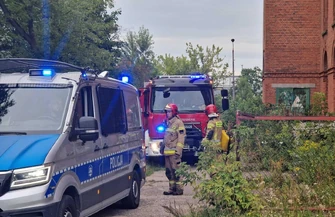 Pożar dawnego Sigmatexu w Piotrkowie. Na miejscu 4 zastępy straży pożarnej