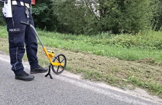 15-letni hulajnogista wyjechał wprost pod Fiata. Kask uratował mu życie