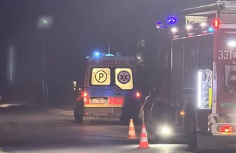Mini Cooper wypadł z drogi i uderzył w przepust. Groźne zdarzenie na Zalesickiej