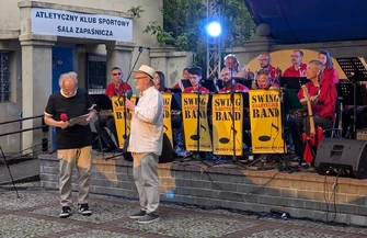 Trybunalski Dancing Swing nietypowa potańcówka w Piotrkowie Trybunalskim. Swing i muzyka na żywo porwały mieszkańców do tańca