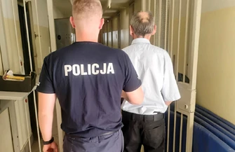 Groził śmiercią i zaatakował metalowym tłuczkiem. 60-latek usłyszał zarzuty