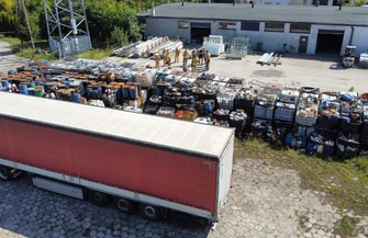 Wyciek chemikaliów z nielegalnego składowiska w Rozprzy. Interweniowała grupa chemiczna