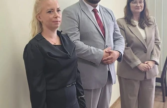 Nauczyciele z powiatu piotrkowskiego odebrali akty mianowania