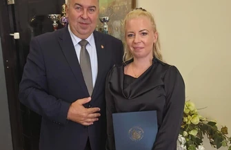 Nauczyciele z powiatu piotrkowskiego odebrali akty mianowania
