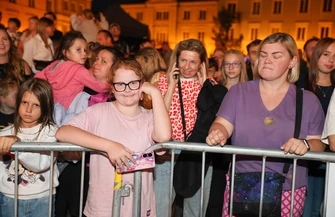Alien i Majtis wystąpili na zakończeniu wakacji w Piotrkowie Trybunalskim. Ze sceny zaśpiewali swój hit VIP. Koncert przyciągnął tłumy mieszkańców