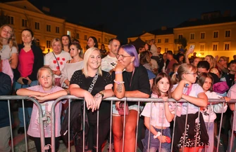 Alien i Majtis wystąpili na zakończeniu wakacji w Piotrkowie Trybunalskim. Ze sceny zaśpiewali swój hit VIP. Koncert przyciągnął tłumy mieszkańców