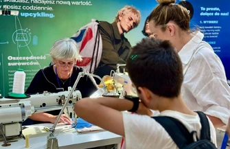 Warsztaty upcyklingowe w galerii Focus Mall. Ze starych banerów reklamowych powstaną unikatowe workoplecaki