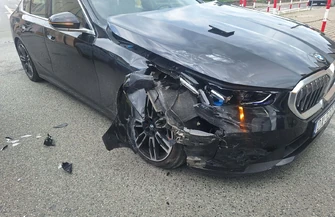Luksusowe BMW zderzyło się z chińskim SUVem