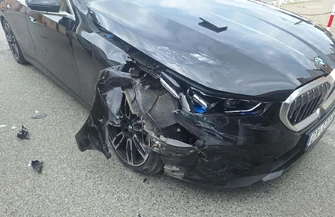 Luksusowe BMW zderzyło się z chińskim SUVem