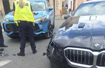 Luksusowe BMW zderzyło się z chińskim SUVem