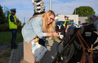 Policjanci przypominają o bezpieczeństwie. Zebruś Trybunalski zrobił furorę wśród uczniów
