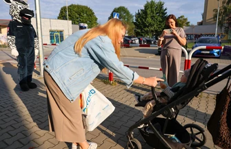 Policjanci przypominają o bezpieczeństwie. Zebruś Trybunalski zrobił furorę wśród uczniów