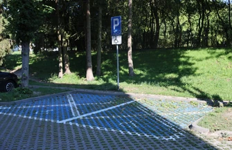 Miejsca dla osób z niepełnosprawnościami budzą emocje. Mieszkańcy pytają o rozwiązania PSM