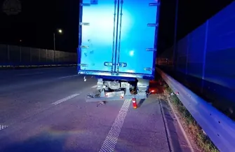 Śmiertelny wypadek na A1. Bus najechał na ciężarówkę