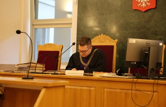 Kolejne przesłuchania w sprawie pieniędzy na studniówkę. Prokurator chce 10 miesięcy więzienia