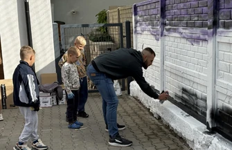 Droga jest celem. Przy Oddzielnej w Piotrkowie powstaje mural tworzony przez dzieci i artystów