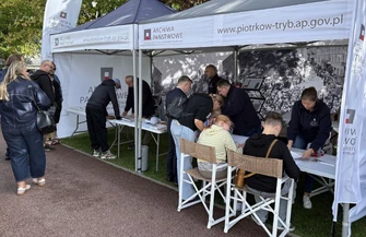 Piknik obronny w Piotrkowie. Nauka pierwszej pomocy wojsko i rekonstrukcja walk z 1939 roku