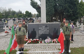 Pamięć modlitwa i hołd. Sulejów upamiętnił ofiary bombardowania