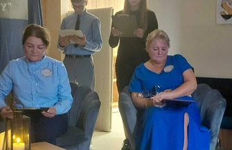 Dziady wybrzmiały w Jarostach. 15. edycja Narodowego Czytania w Szkole Podstawowej im. Margarethy Kamprad w Jarostach