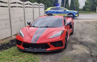 Corvette bez tablicy. Kierowca kupił je w internecie
