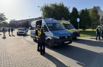 Nie zauważył dzieci z rowerami na przejeździe i potrącił starszego z nich. 9-latek trafił do szpitala. Groźny wypadek na Modrzewskiego w Piotrkowie