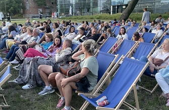 Kino pod gwiazdami w Piotrkowie. „Dalej Jazda 2” na zakończenie sezonu