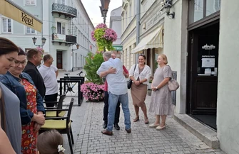 Wyjeżdża z Piotrkowa ale zostawia tu przyjaźnie. Wzruszające spotkanie z księdzem Janem