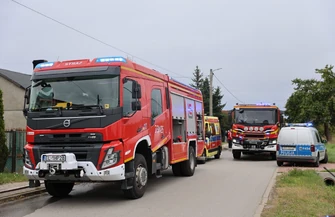 Płonął dom w Rakowie Dużym. Syn właściciela nagle stracił przytomność zmarł